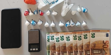 Συνελήφθη με 33 γραμμάρια κοκαΐνης, χρηματικό ποσό 500 ευρώ και ζυγαριά 