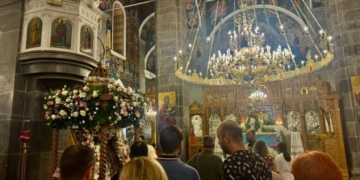 Πλήθος πιστών στη γιορτή της Μεγάλης Παναγίας στη Νεάπολη