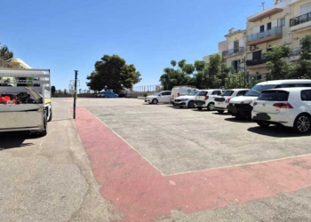Επιτρεπόμενη στάθμευση οχημάτων στον προαύλιο χώρο του 1ου Γυμνασίου Αγίου Νικολάου