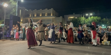 Ξεκίνησε με χορό το γλέντι στη Νεάπολη