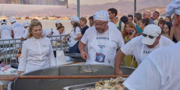 2.500 μερίδες κακκαβιάς παρασκευάστηκαν φέτος στη Σητεία (βίντεο)