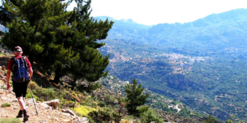 Ορειβατική διαδρομή στο φαράγγι των γυπαετών