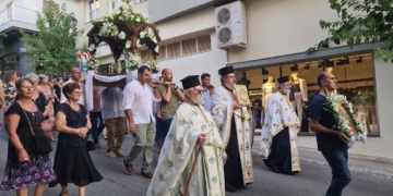 Στον Άγιο Νικόλαο η περιφορά Επιταφίου της Παναγίας του Δεκαπενταύγουστου (βίντεο)