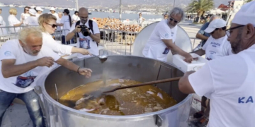 Περισσότερα από 750 κιλά εξαιρετικής Κακαβιάς σερβιρίστηκαν στη Σητεία (video)