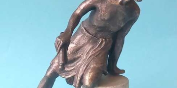 Χάλκινο άγαλμα του Νέαρχου από τον Nigel Ratcliffe