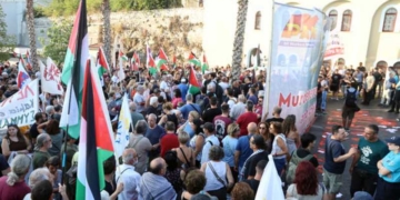 Κινητοποίηση στο λιμάνι του Πειραιά κατά τον ελλιμενισμό του κρουαζιερόπλοιου, «Crown Iris»