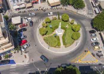 Mόνιμη πεζοδρόμηση της κεντρικής πλατείας του Αγίου Νικολάου (video)
