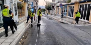 Ξεκίνησε από τον Δήμο Αγίου Νικολάου το πρόγραμμα πλυσίματος και καθαρισμού των πεζοδρομίων στην πόλη και στις Κoινότητες