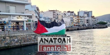 Ύψωσαν παλαιστινιακή σημαία στον παραλιακό