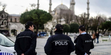 Τουρκία: Οι αρχές στοχοθετούν δήμους που ελέγχονται στο πλαίσιο επιχείρησης καταστολής της διαφθοράς