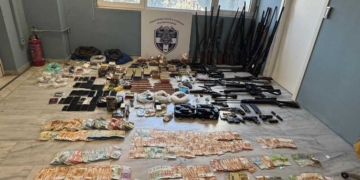 Στον εισαγγελέα οδηγούνται οι συλληφθέντες για εγκληματική οργάνωση στα Χανιά