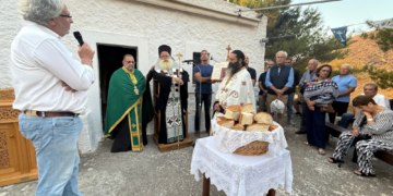 Αρχιερατικός Εσπερινός της εορτής της Υψώσεως του Τιμίου Σταυρού στον ομώνυμο πανηγυρίζοντα Ιερό Ναό στη θέση «Μονοκαρά» της Ενορίας Τουρλωτής
