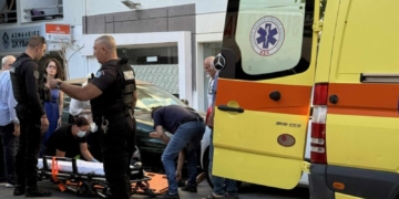 Αδιαθεσία ηλικιωμένου κοντά στην παραλία της Άμμου: Μεταφέρεται στο νοσοκομείο από το ΕΚΑΒ