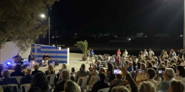 Αποχαιρέτησαν το καλοκαίρι στην Ιεράπετρα με μουσική βραδιά