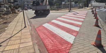 Νέες χρωματιστές διαβάσεις μπροστά  από σχολικές μονάδες του Δήμου Αγίου Νικολάου