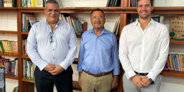 To Cayo Exclusive Resort & Spa δωρίζει βιβλία στο Δημοτικό Σχολείο Ελούντας στηρίζοντας ένα πιο πράσινο μέλλον