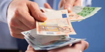 Οι αυξήσεις στους μισθούς των δημοσίων υπαλλήλων με τα νέα μέτρα