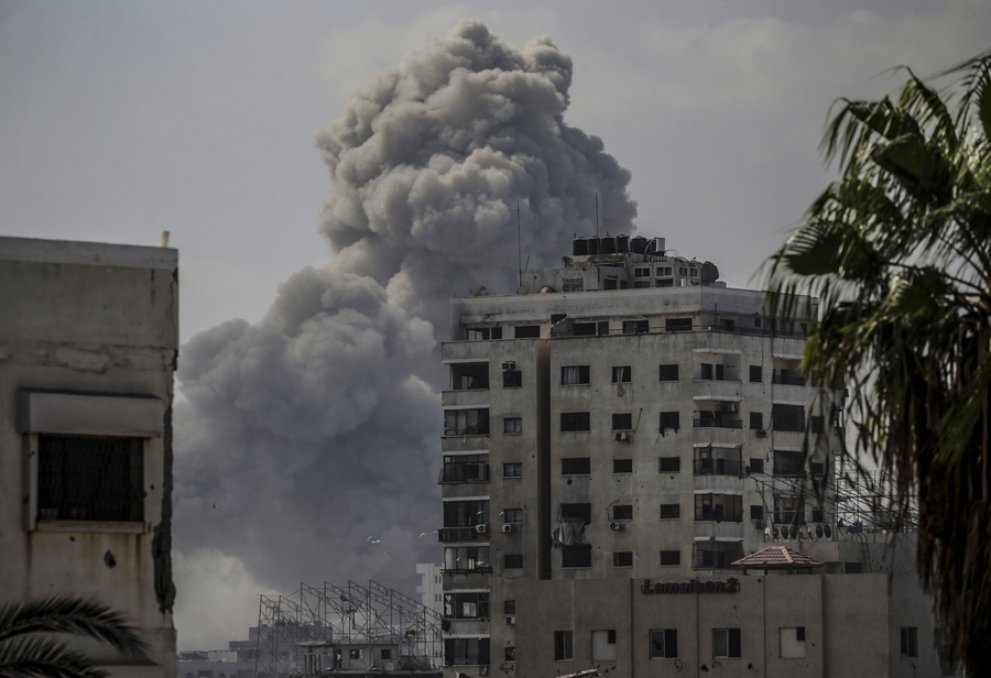 epa12381659 Smoke rises after an Israeli airstrike in Gaza City, Gaza Strip, 16 September 2025. Israeli Prime Minister Benjamin Netanyahu confirmed at a court appearance that the Israeli military has begun a major operation in Gaza City. More than 64,800 people have been killed in the Gaza Strip since October 2023, according to the Palestinian Ministry of Health. EPA/MOHAMMED SABER