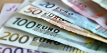 Στις αγορές με δημοπρασία 10ετών ομολόγων βγαίνει αύριο το ελληνικό Δημόσιο