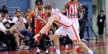 Μπάσκετ: Νίκησε με 86-83 τον Ερυθρό Αστέρα και πήρε την πρώτη θέση στην Κρήτη ο Ολυμπιακός