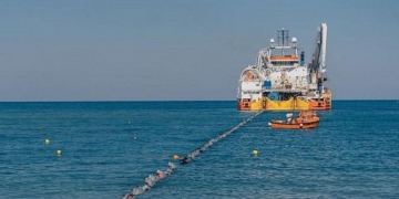 Ηλεκτρική διασύνδεση Ελλάδας-Ιταλίας: Αντίστροφη μέτρηση για τον διαγωνισμό των προκαταρκτικών μελετών βυθού