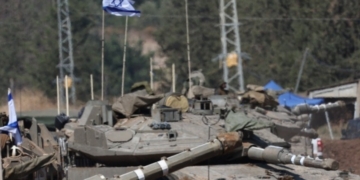 Θρίλερ με τις σορούς των ομήρων – Το Ισραήλ απειλεί να ξαναρχίσει τον πόλεμο αν η Χαμάς δεν τηρήσει τους όρους της εκεχειρίας