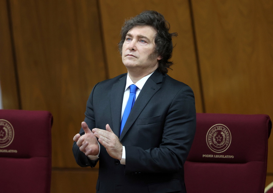 epa12387951 Argentine President Javier Milei applauds during a visit to the National Congress at the Legislative Palace in Asuncion, Paraguay, 17 September 2025 (issued 18 September 2025). Argentina's Chamber of Deputies on 17 September overwhelmingly rejected President Javier Milei's vetoes, allowing two laws to go forward: one that increases funding for public universities and another that declares a national pediatric health emergency. EPA/Juan Pablo Pino
