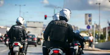 Τι προβλέπει το νέο μισθολόγιο για αστυνόμους, πυροσβέστες και λιμενικούς – Οι αυξήσεις που θα λάβουν