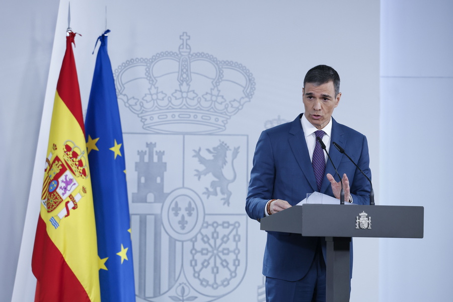epa12062137 Spanish Prime Minister Pedro Sanchez provides an update on the situation of the country a day after the massive power outage during a press conference at La Moncloa Palace in Madrid, Spain, 29 April 2025. EPA/JAVIER LIZON