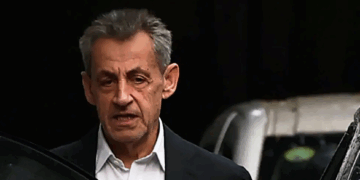 Παρίσι: Στη φυλακή οδηγείται σήμερα ο Σαρκοζί – Πρώτη φορά στην Ιστορία φυλακίζεται πρώην Πρόεδρος της Γαλλίας