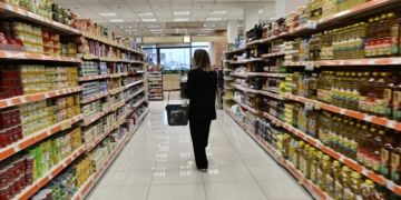 Σούπερ μάρκετ: Μειώνονται οι τιμές σε πάνω από 2.000 κωδικούς προϊόντων – Τι είπε ο Τ. Θεοδωρικάκος