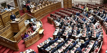 Ψηφίστηκε με 158 «ναι» το νέο εργασιακό νομοσχέδιο