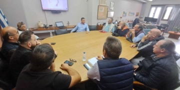 Εποικοδομητική συνάντηση του Δημάρχου Αγίου Νικολάου με επαγγελματίες του παραλιακού δρόμου για την επαναφορά της διπλής κυκλοφορίας