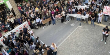 Δυναμική κινητοποίηση στην Ιεράπετρα για δημόσια και δωρεάν υγεία (βίντεο)