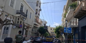 Προετοιμασίες για τον Χριστουγεννιάτικο Στολισμό – Προσωρινό Κλείσιμο της Οδού Μεραρχίας