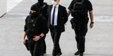 Στο μικροσκόπιο της ΕΛ.ΑΣ συνομιλίες συλληφθέντα για τη δολοφονία στην Αράχωβα με τον πιλότο Μπάμπη Αναγνωστόπουλο