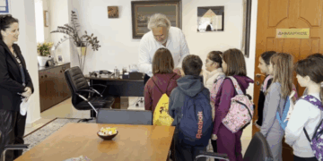 Οι μαθητές του 4ου Δημοτικού Σχολείου Σητείας στο γραφείο του Δημάρχου Σητείας