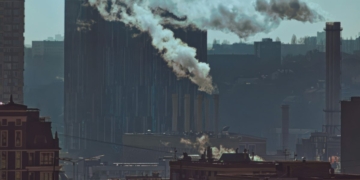 Προς νέο ρεκόρ το 2025 οι εκπομπές CO2 εξαιτίας της καύσης ορυκτών καυσίμων