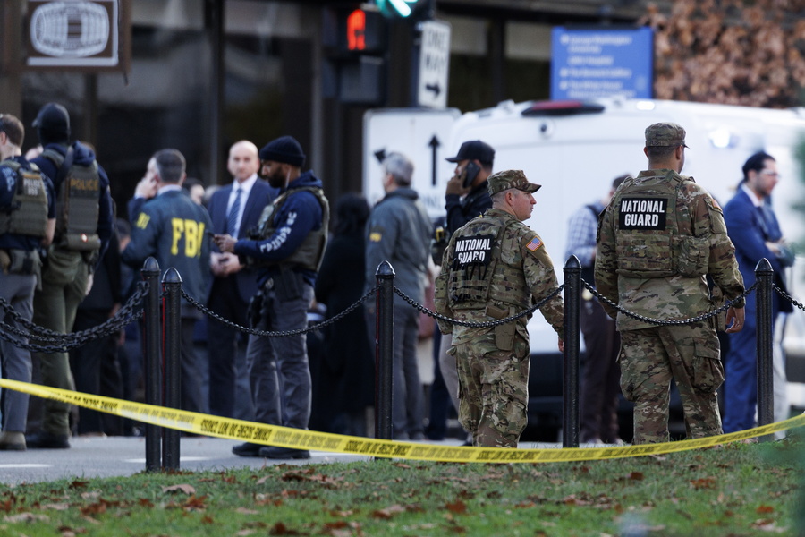 epa12551544 National Guard and law enforcement stand close to the scene where two West Virginia National Guard members were shot in Washington, DC, USA, 26 November 2025. EPA/WILL OLIVER
