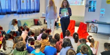 Μια χριστουγεννιάτικη μεγαλόφωνη ανάγνωση στο 2ο Δημοτικό Σχολείο Αγίου Νικολάου