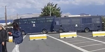 Μαζική παρουσία τρακτέρ και αγροτικών στο Παγκρήτιο Στάδιο Ηρακλείου