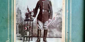 1910: Ο φωτογράφος R. Begaeddin και ο Εμμανουήλ Σακαδάκης