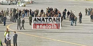 Στον αεροδιάδρομο του αεροδρομίου Ηρακλείου οι αγρότες