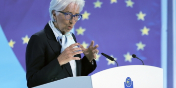 Κριστίν Λαγκάρντ: Αισιόδοξη για την ανάπτυξη, αβέβαιη για τον πληθωρισμό