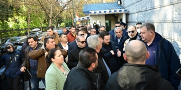 “Οι λύσεις δίνονται μέσα από διάλογο και για αυτό ήρθαμε” τόνισαν οι εκπρόσωποι των αγροτικών μπλόκων και κτηνοτρόφων μετά τη συνάντηση με τον πρωθυπουργό