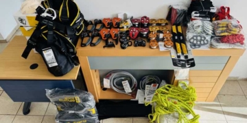 Δωρεά διασωστικού υλικούς στην Πυροσβεστική