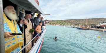Ο Aγιασμός των υδάτων στο λιμάνι του Κουρεμένου της Ενορίας Παλαικάστρου Σητείας