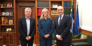 Η Πρέσβης της Ιρλανδίας στον Περιφερειάρχη Κρήτης