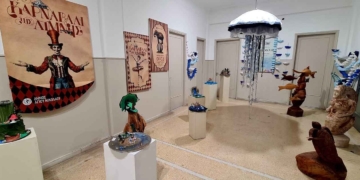 Πολύχρωμη έκθεση αποκριάτικων ειδών στο «Ειρηνοδικείο» (βίντεο)