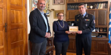 Εθιμοτυπική επίσκεψη του νέου Περιφερειακού Διοικητή Πυροσβεστικών Υπηρεσιών Κρήτης στην Αντιπεριφερειάρχη Ρεθύμνης